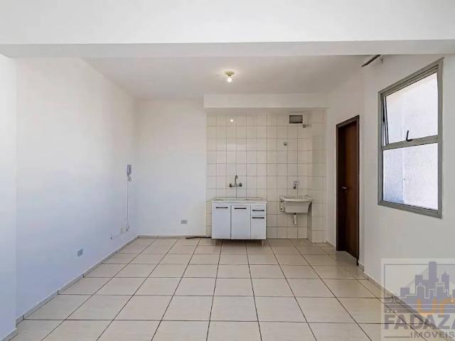 Apartamento na Tiradentes Centro Curitiba PR, aluguel por R$ 1.500
