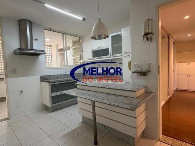 Apartamento na Asa Norte com 3 quartos vazado, andar alto, vista livre