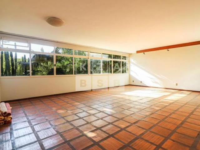 Apartamento na Asa Sul! Com 5 quartos na SQS 309