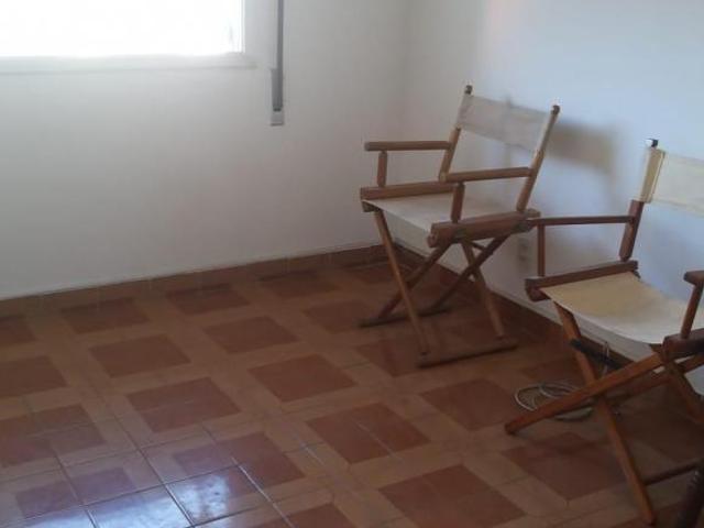 APARTAMENTO NA APARECIDA COM 3 DORMITÓRIOS, 2 BANHEIROS, GARAGEM COBERTA, EM 128 M² DE ÁREA ÚTIL, À
