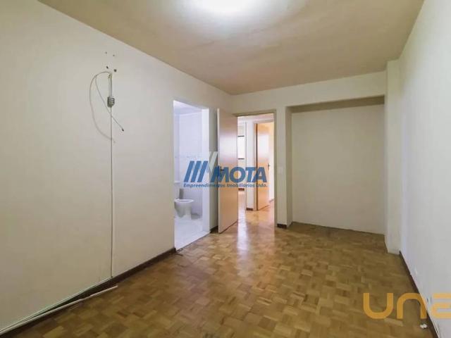 Apartamento na Atílio Bório Cristo Rei Curitiba PR, aluguel por R$ 2.200