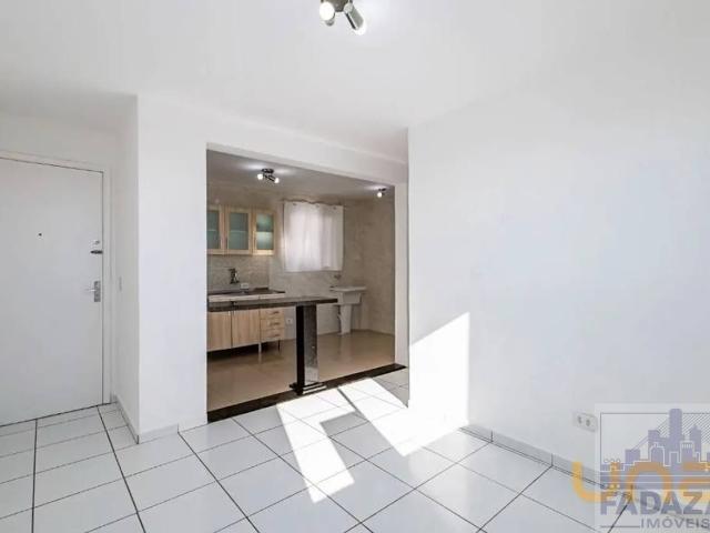 Apartamento na Atílio Brunetti Capão Raso Curitiba PR, aluguel por R$ 1.900