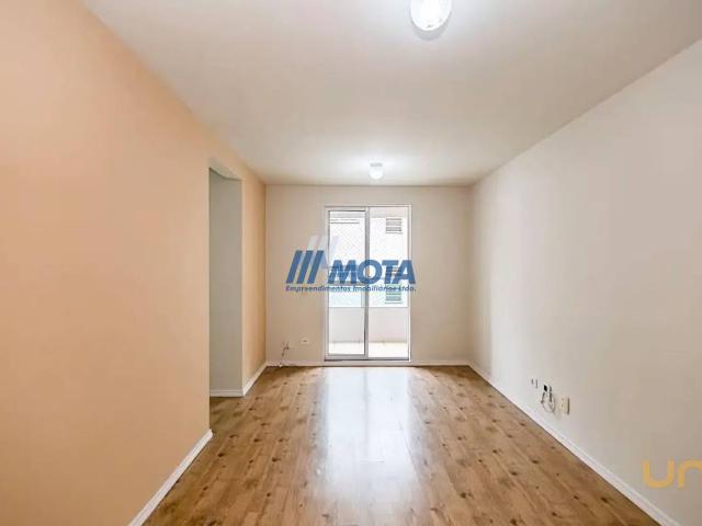 Apartamento na Augusto de Mari Portão Curitiba PR, aluguel por R$ 2.100