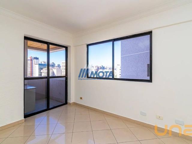 Apartamento na Doutor Carlos de Carvalho Centro Curitiba PR, aluguel por R$ 2.200