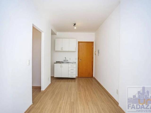 Apartamento na Emiliano Perneta Centro Curitiba PR, aluguel por R$ 2.300