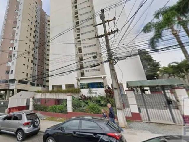 Apartamento na Engenheiro Niepce da Silva Portão Curitiba PR, aluguel por R$ 2.200