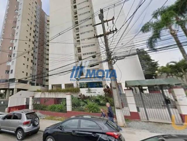 Apartamento na Engenheiro Niepce da Silva Portão Curitiba PR, aluguel por R$ 2.200