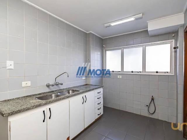 Apartamento na Engenheiro Arthur Bettes Portão Curitiba PR, aluguel por R$ 2.600