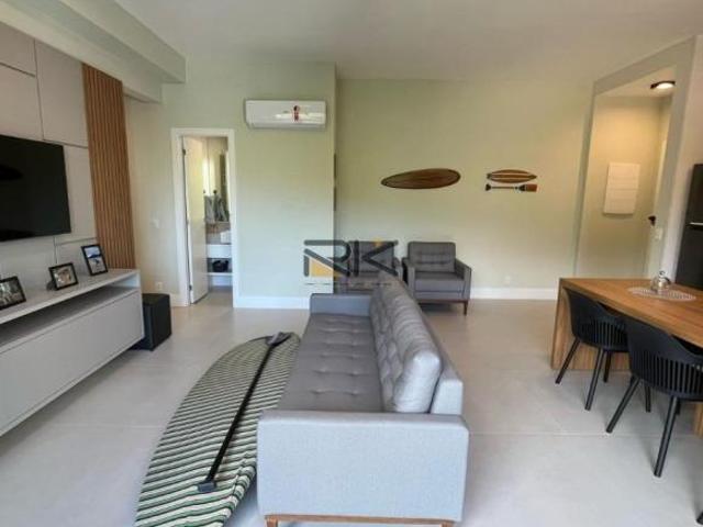 APARTAMENTO NA ENSEADA COM 2 SUÍTES,SALA 2 AMBIENTES,VARANDA GOURMET COM CHURRASQUEIRA