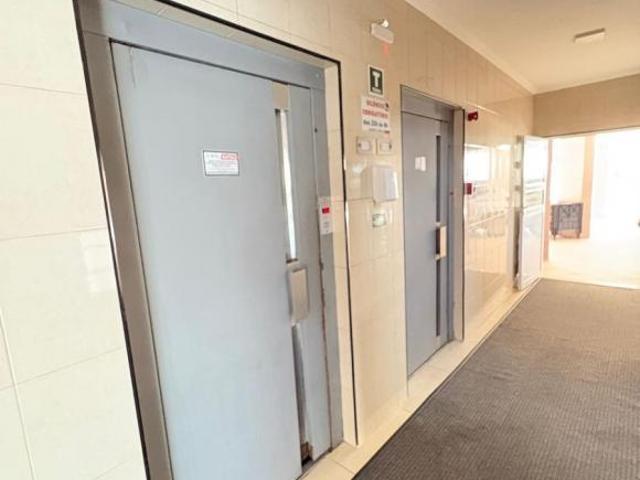 Apartamento na Guilhermina com vista parcial para o mar em Praia Grande SP