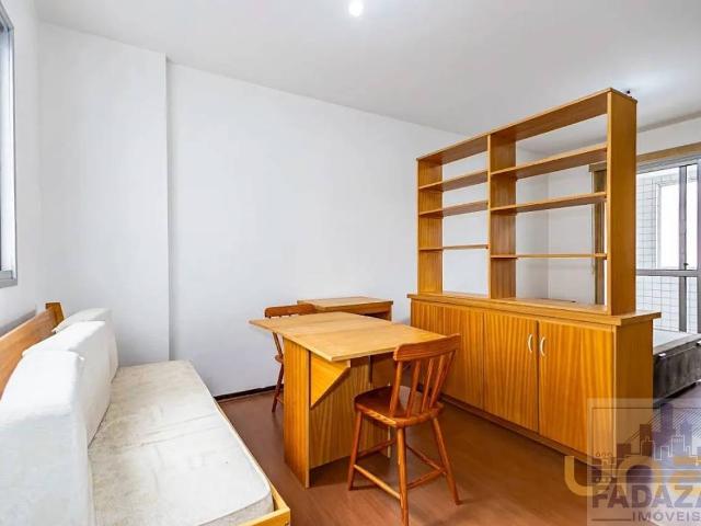 Apartamento na Lamenha Lins Centro Curitiba PR, aluguel por R$ 1.650