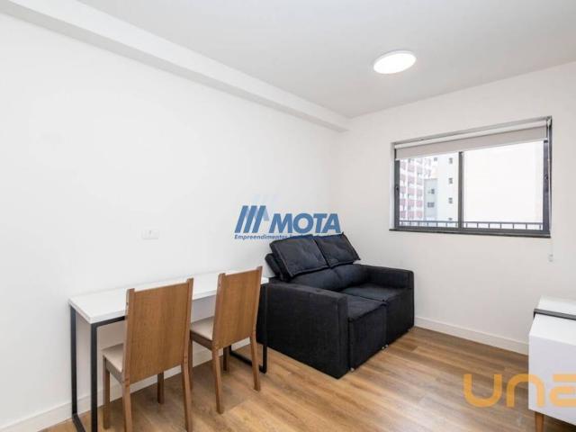 Apartamento na Lamenha Lins Centro Curitiba PR, aluguel por R$ 2.500