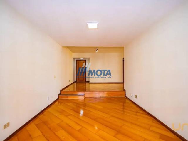 Apartamento na Lamenha Lins Centro Curitiba PR, aluguel por R$ 4.400