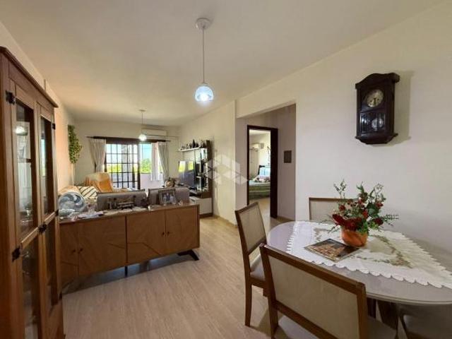 Apartamento na Marechal Floriano e com 02 dormitórios