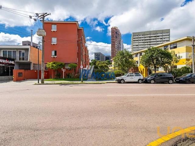 Apartamento na Mateus Leme Centro Cívico Curitiba PR, aluguel por R$ 2.700