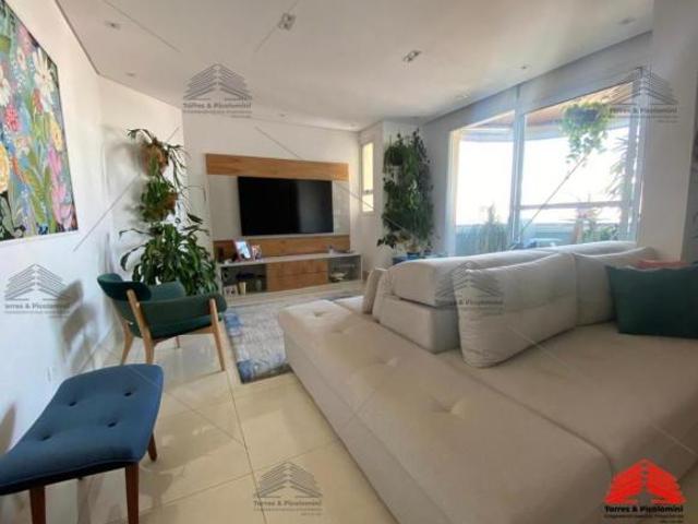 Apartamento na Mooca, 128m2, 2 suítes, closet, sala dois ambientes, cozinha ampla, lavabo. 4 banheir