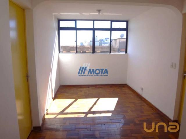 Apartamento na Poeta Francisco Ferreira Leite Cristo Rei Curitiba PR, aluguel por R$ 2.000