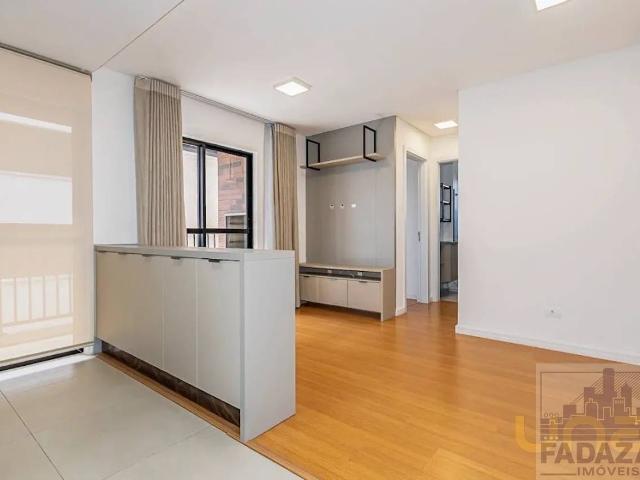 Apartamento na Professor Luiz César Água Verde Curitiba PR, aluguel por R$ 3.700