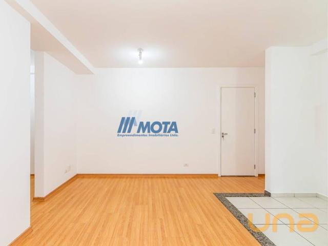 Apartamento na Professor Pedro Viriato Parigot de Souza Campina do Siqueira Curitiba PR, aluguel por R$ 2.500