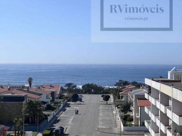 Apartamento na praia da amorosa com varandas e vista poente para o mar