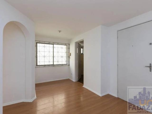 Apartamento na Prefeito Erasto Gaertner Bacacheri Curitiba PR, aluguel por R$ 1.800