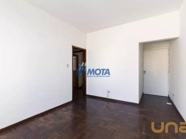 Apartamento na Presidente Carlos Cavalcanti Centro Curitiba PR, aluguel por R$ 2.100