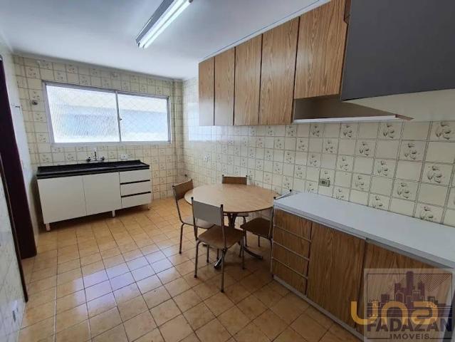 Apartamento na Presidente Kennedy Água Verde Curitiba PR, aluguel por R$ 3.000