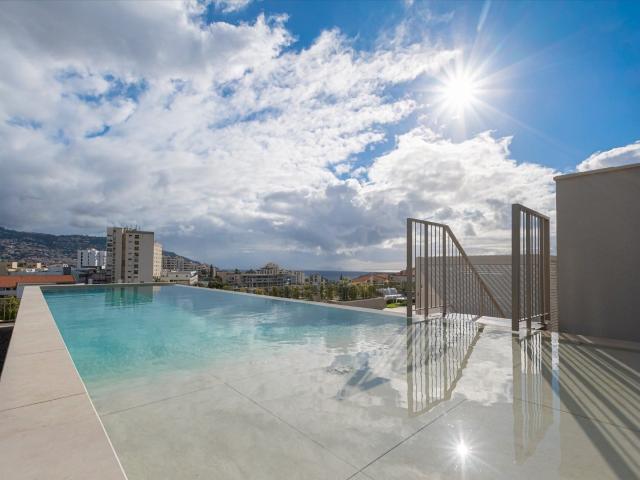 Apartamento na Quintinha da Fé T2 no Funchal 143m² São Martinho