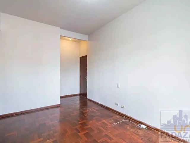Apartamento na Santos Andrade Centro Curitiba PR, aluguel por R$ 2.100
