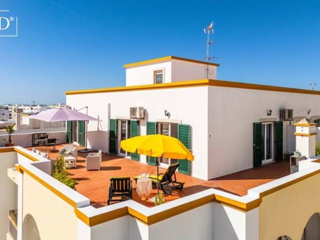 Apartamento no último andar com terraço de 80 m² e licença A. 81m² Olhão
