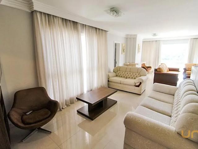 Apartamento no Água Verde de 223.13 m² com 3 quartos