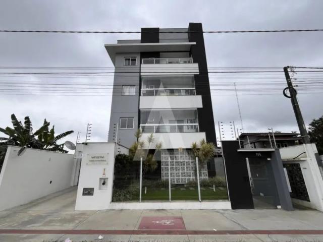 Apartamento no bairro Guanabara com 2 quartos, sendo 01 suíte, cozinha com armários, sacada com chur
