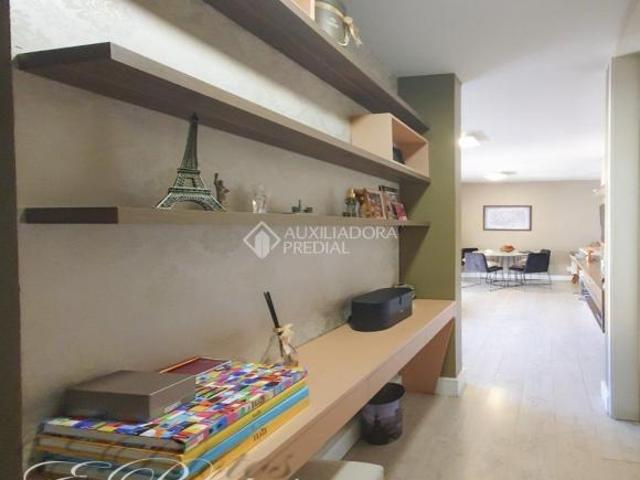 Apartamento no bairro Humaitá