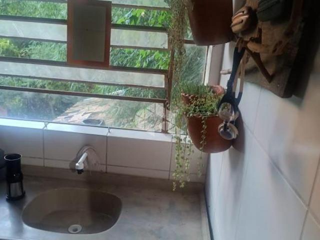 Apartamento no Bairro Menino Deus. 3 Dormitórios 2 Banheiros Churrasqueira