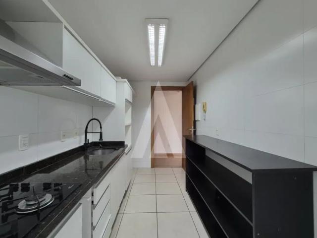Apartamento no bairro Saguaçu com 03 quartos, sendo 01 suíte, cozinha com armários e 01 vaga de gara