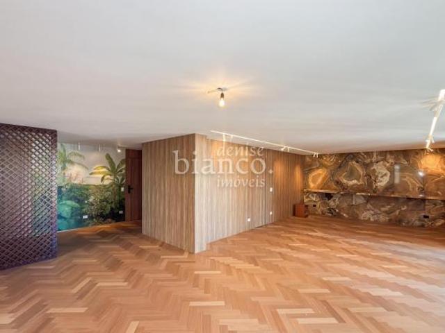 Apartamento no Batel com 328m2, projeto retrofit