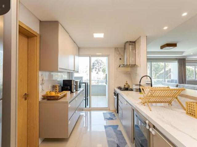 Apartamento no Bauhaus com 3 Quartos, Suíte, Varanda Gourmet e 2 Vagas – Mercês/São Francisco, Curit