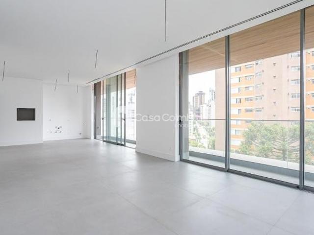 Apartamento no Bigorrilho com 2 suítes e 180 m² pr