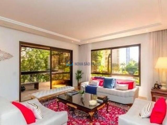 Apartamento no Campo Belo com 275m² com 4 Suítes e 7 Vagas