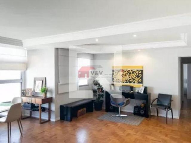 Apartamento no Campo Belo, 3 dormitórios sendo 1 suíte, 2 vagas de garagem 121m2!