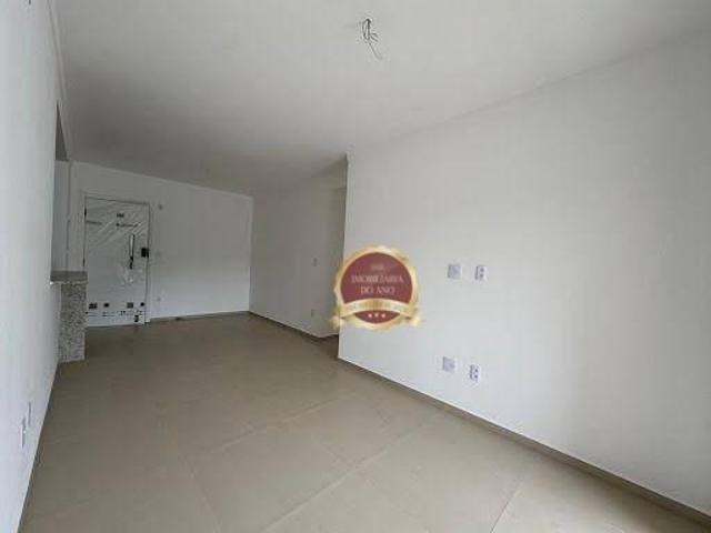Apartamento no CANTO DO FORTE há 400 metros da praia