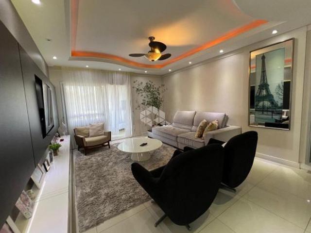 Apartamento no Centro com ampla sacada e 03 dormitórios 01 suíte
