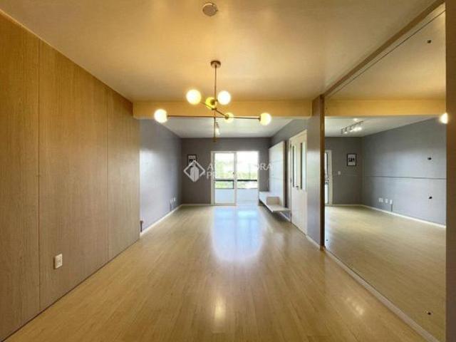 Apartamento no Centro com 03 Dormitórios e 109m²