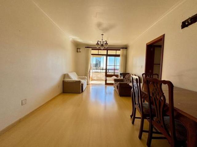 APARTAMENTO NO CENTRO COM 03 DORMITÓRIOS