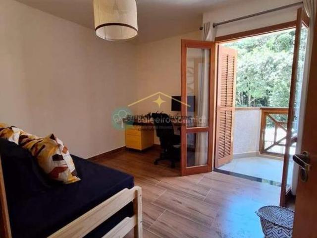 Apartamento no centro com 2 dormitórios