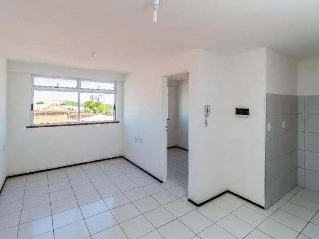 Apartamento no centro com 2 quartos e elevador enfrente ao liceu