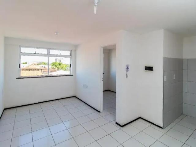 Apartamento no centro com 2 quartos e elevador enfrente ao liceu