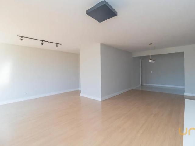 Apartamento no Centro Cívico de 178 m² com 3 quartos