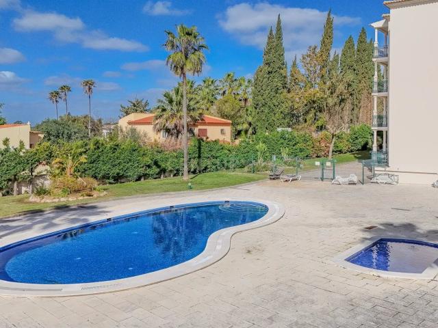Apartamento no Centro de Albufeira com Piscina e Vista Mar 48m² Albufeira e Olhos de Água