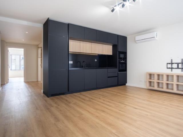 Apartamento no Centro de Moscavide para arrendamento, com dois lugares de parqueamento e arrecadação